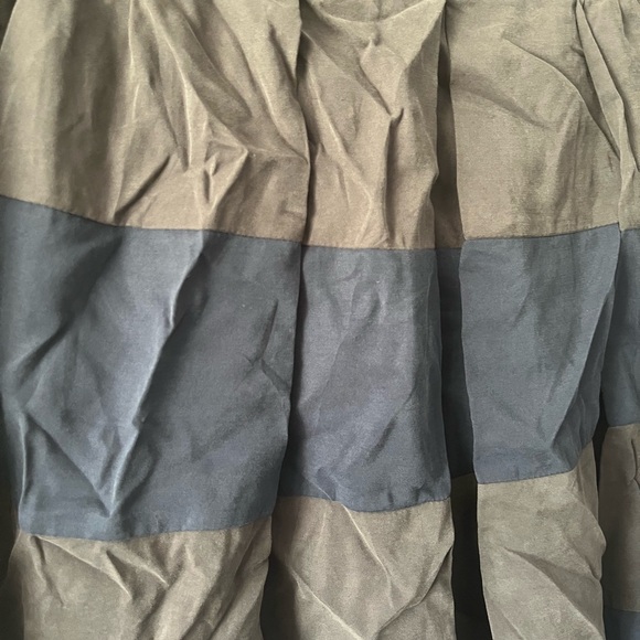 Grey and navy blue striped mini skirt from BCBG Generation. - Picture 3 of 4